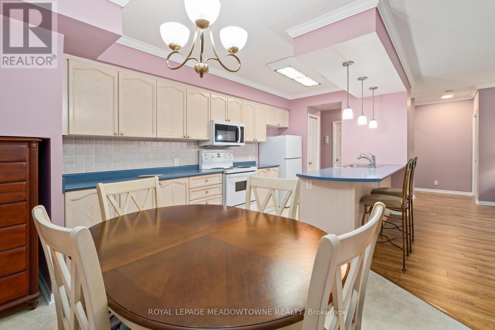 












104 - 24 CHAPEL STREET

,
Halton Hills,




Ontario
L7G6A7

