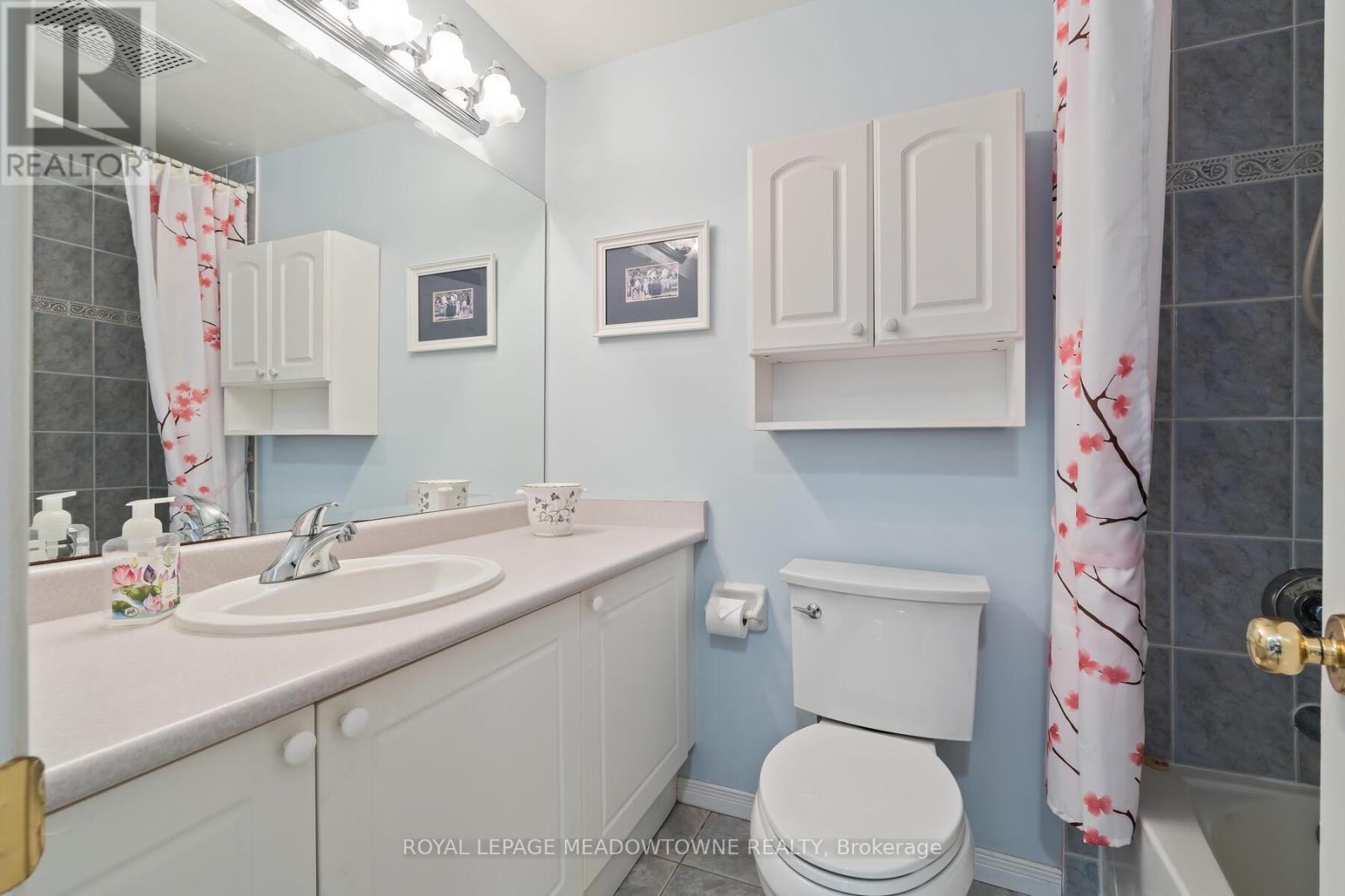 












104 - 24 CHAPEL STREET

,
Halton Hills,




Ontario
L7G6A7

