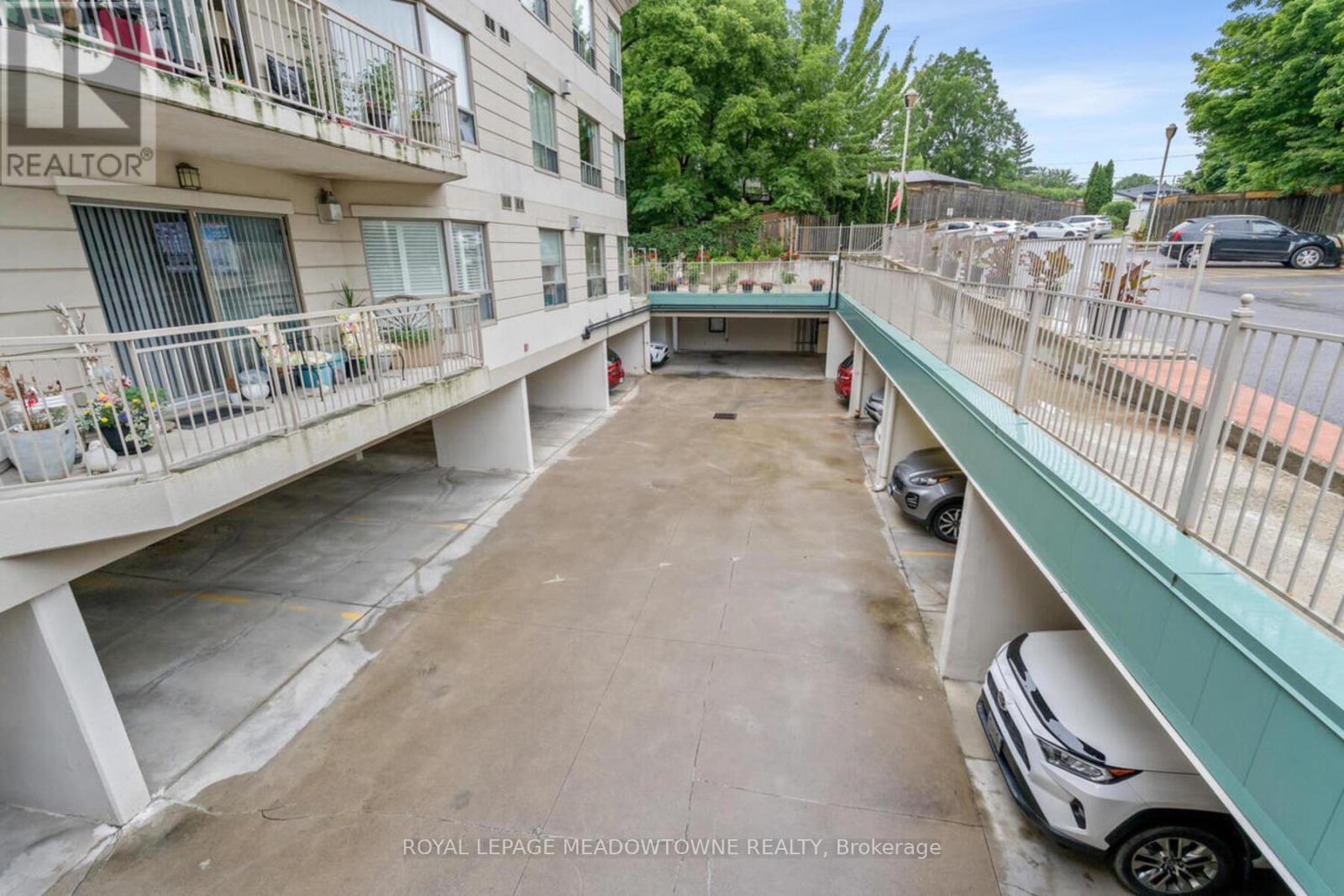 












104 - 24 CHAPEL STREET

,
Halton Hills,




Ontario
L7G6A7

