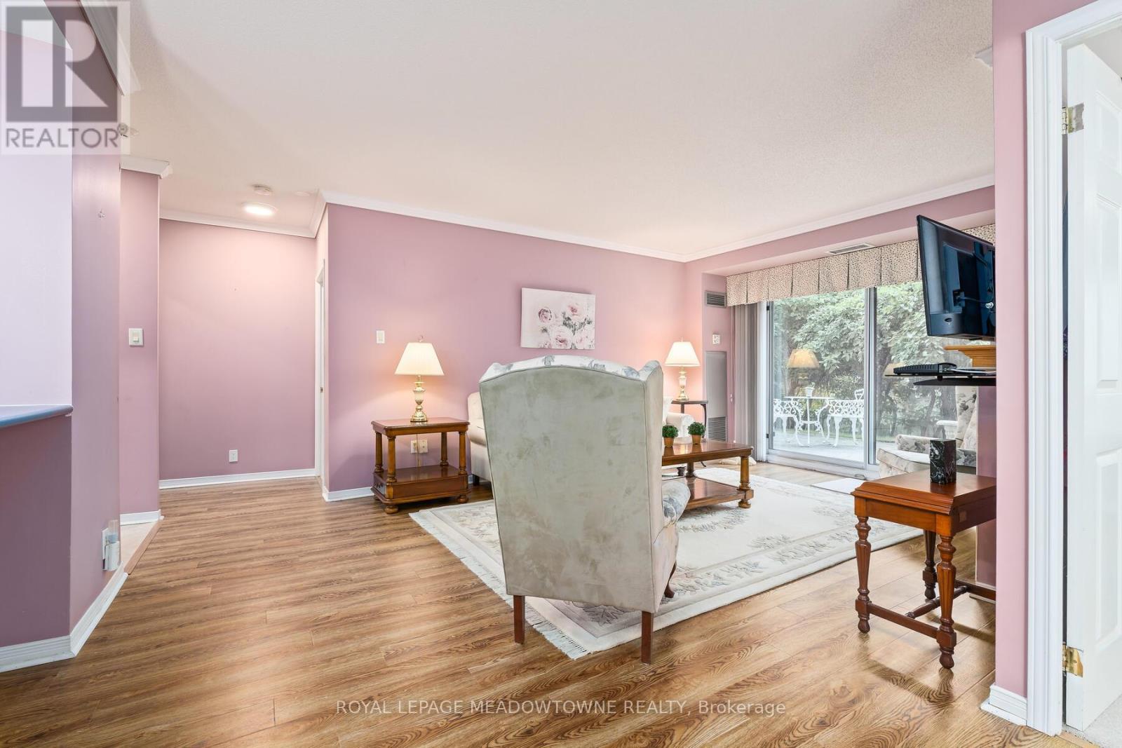












104 - 24 CHAPEL STREET

,
Halton Hills,




Ontario
L7G6A7

