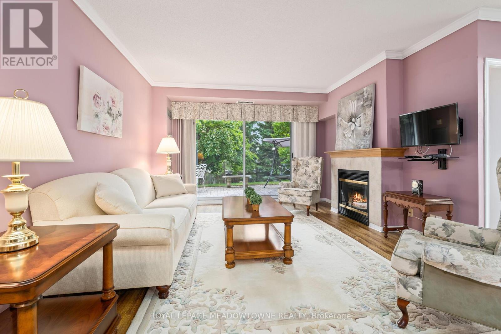 












104 - 24 CHAPEL STREET

,
Halton Hills,




Ontario
L7G6A7

