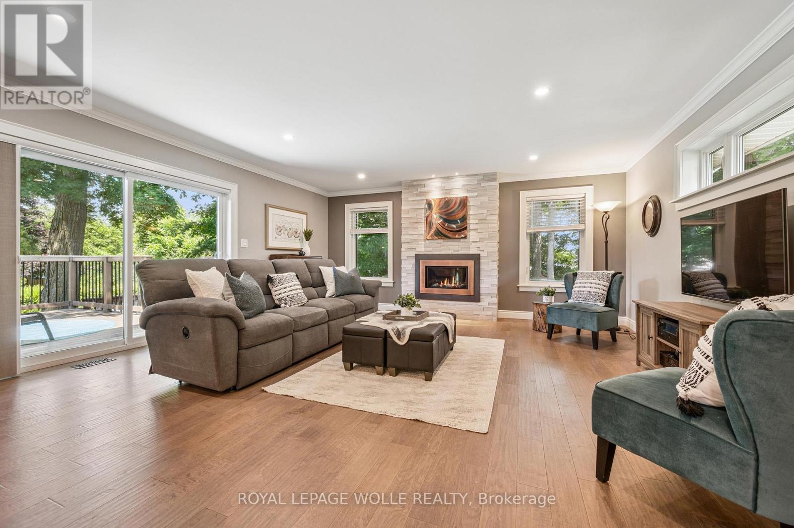












558 ELM RIDGE PLACE

,
Waterloo,




Ontario
N2L4P7

