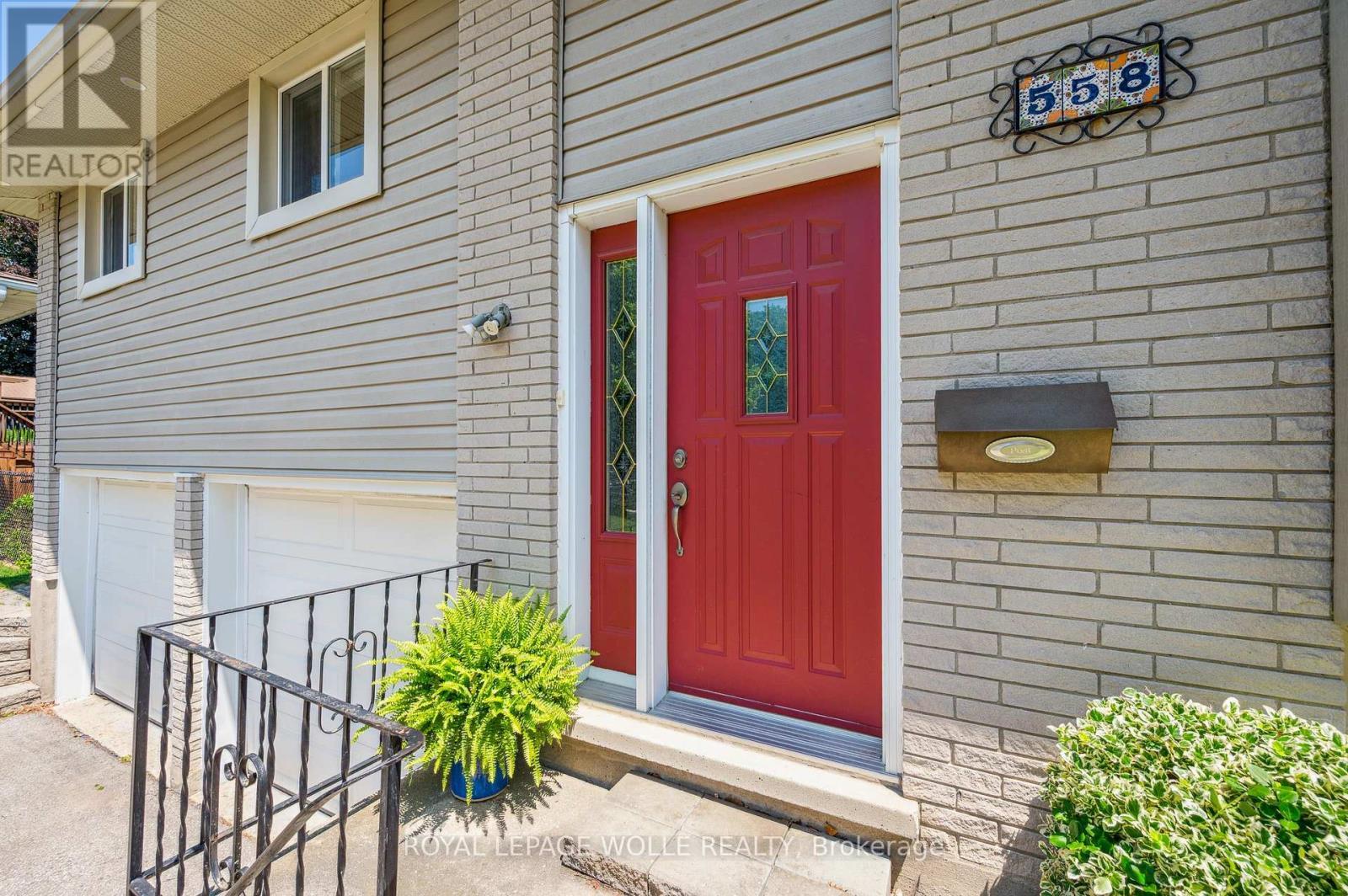 












558 ELM RIDGE PLACE

,
Waterloo,




Ontario
N2L4P7

