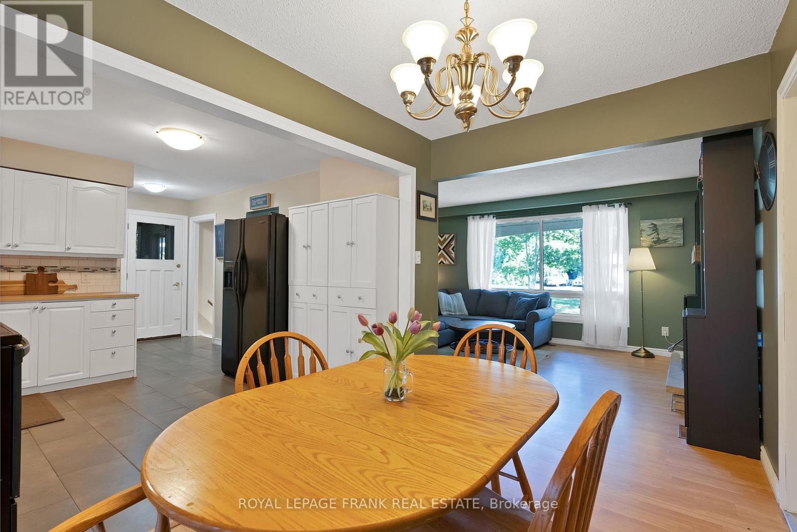 












68 BROOK CRESCENT

,
Georgina (Pefferlaw),




Ontario
L0E1N0

