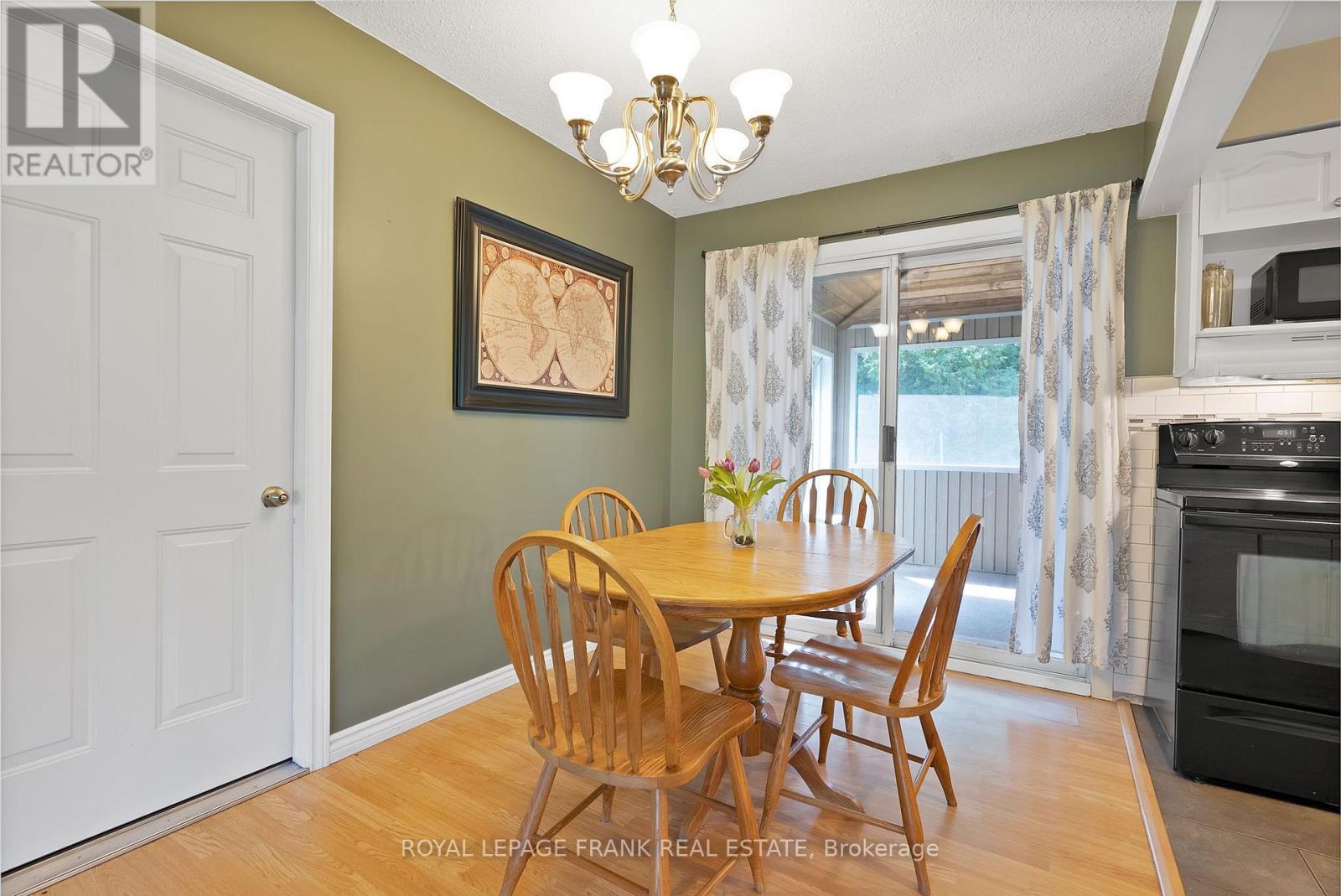 












68 BROOK CRESCENT

,
Georgina (Pefferlaw),




Ontario
L0E1N0

