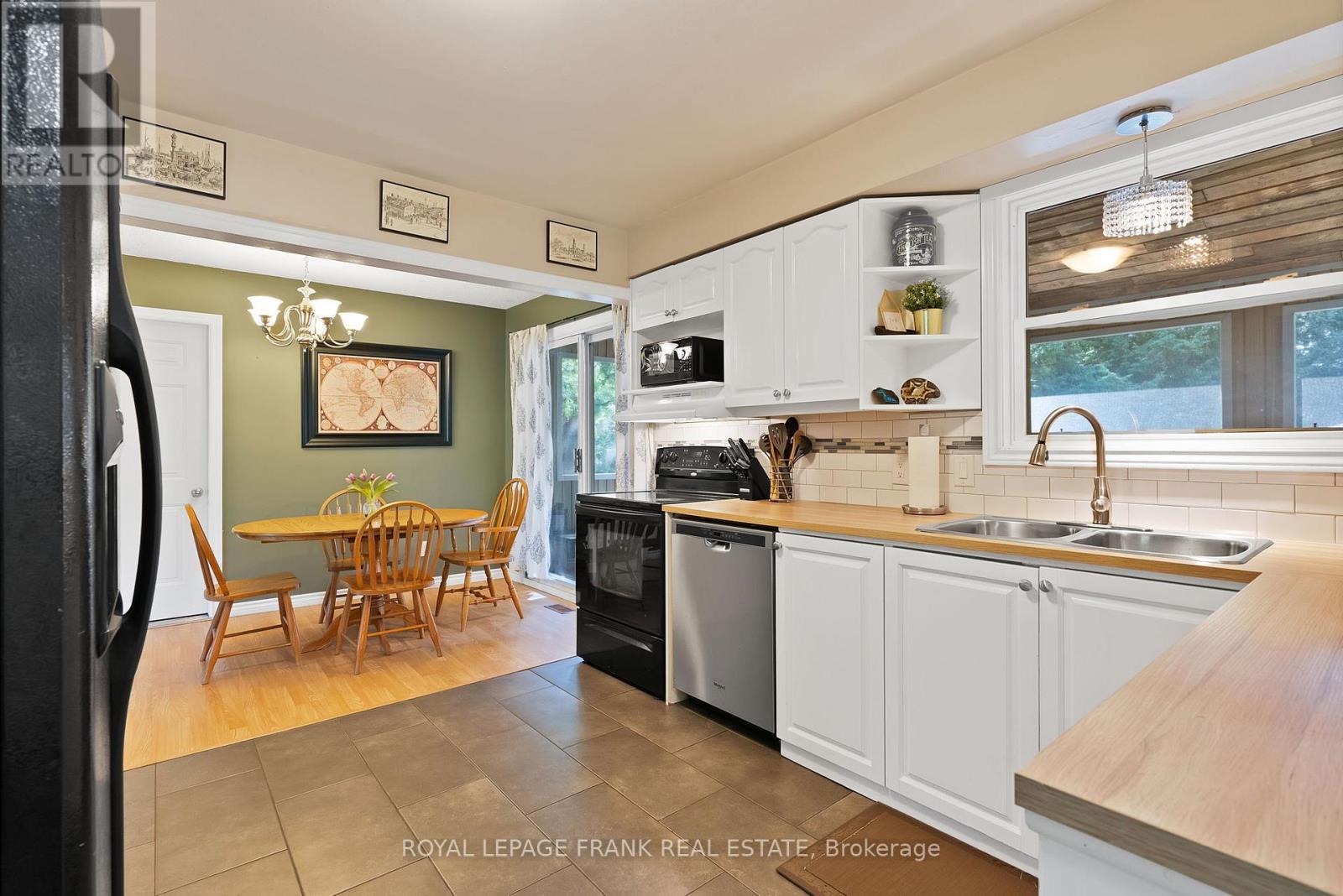 












68 BROOK CRESCENT

,
Georgina (Pefferlaw),




Ontario
L0E1N0

