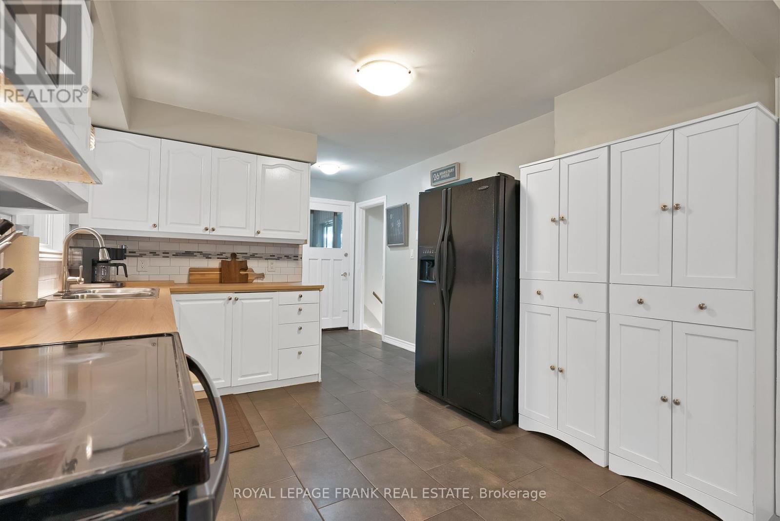 












68 BROOK CRESCENT

,
Georgina (Pefferlaw),




Ontario
L0E1N0

