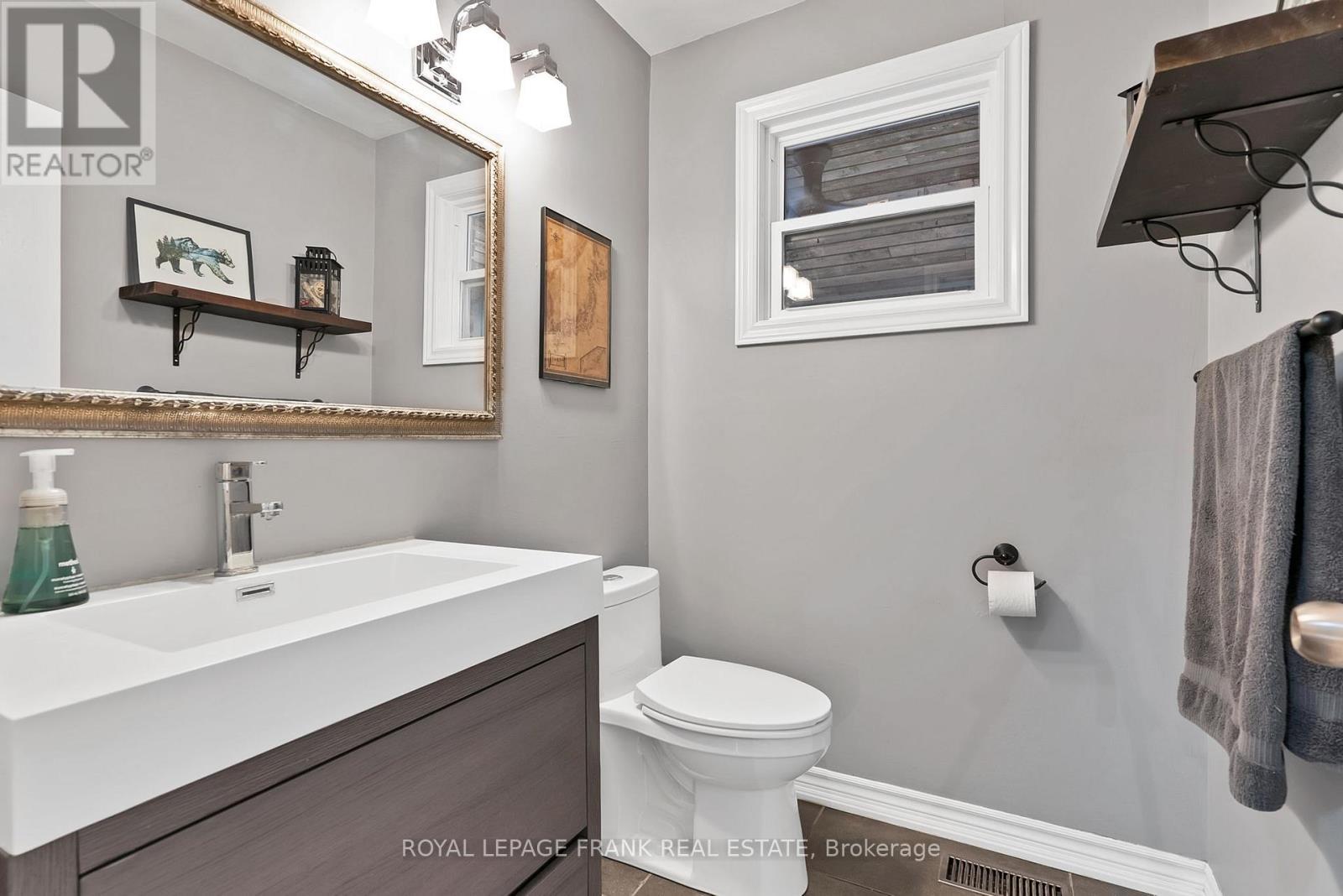 












68 BROOK CRESCENT

,
Georgina (Pefferlaw),




Ontario
L0E1N0

