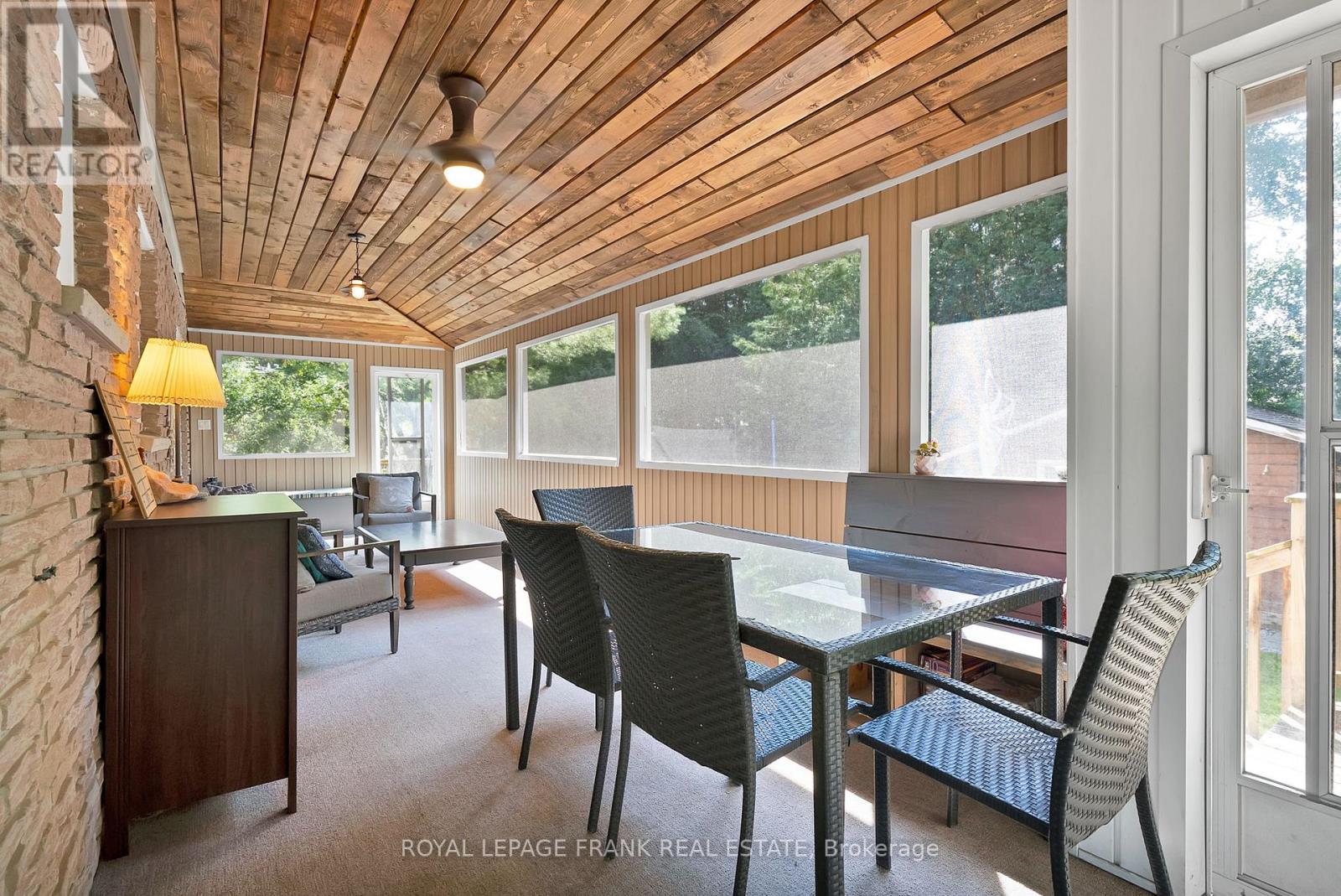 












68 BROOK CRESCENT

,
Georgina (Pefferlaw),




Ontario
L0E1N0

