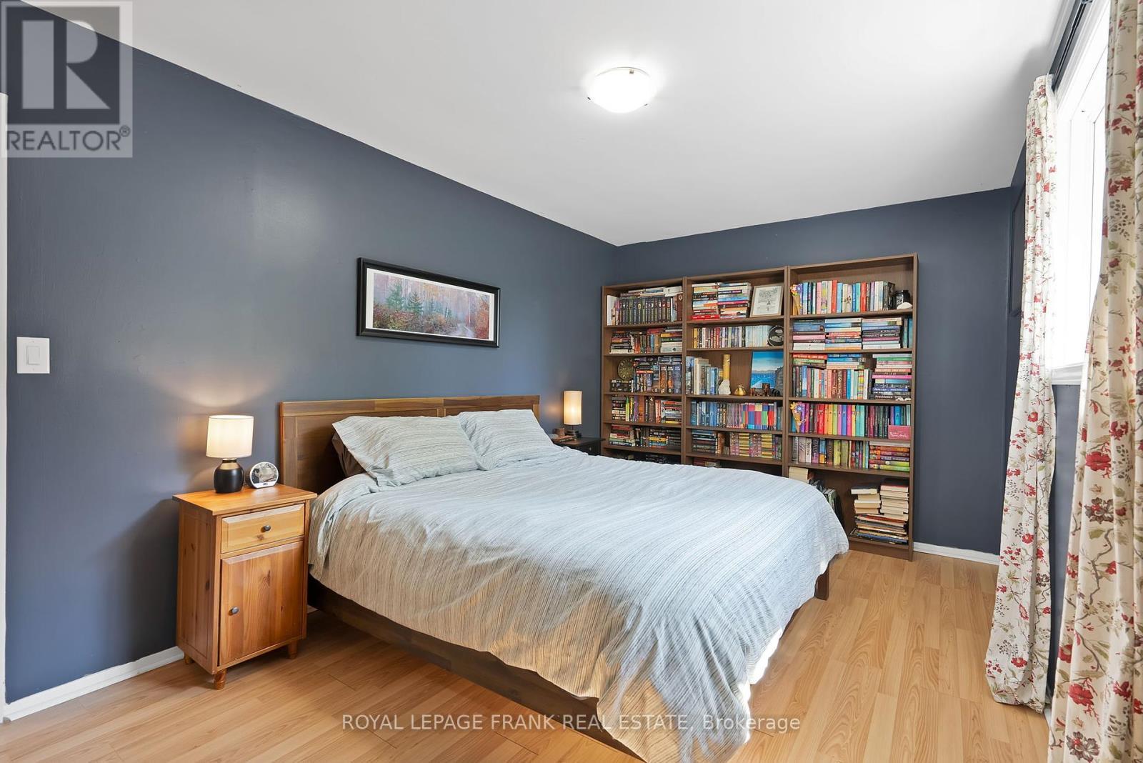 












68 BROOK CRESCENT

,
Georgina (Pefferlaw),




Ontario
L0E1N0

