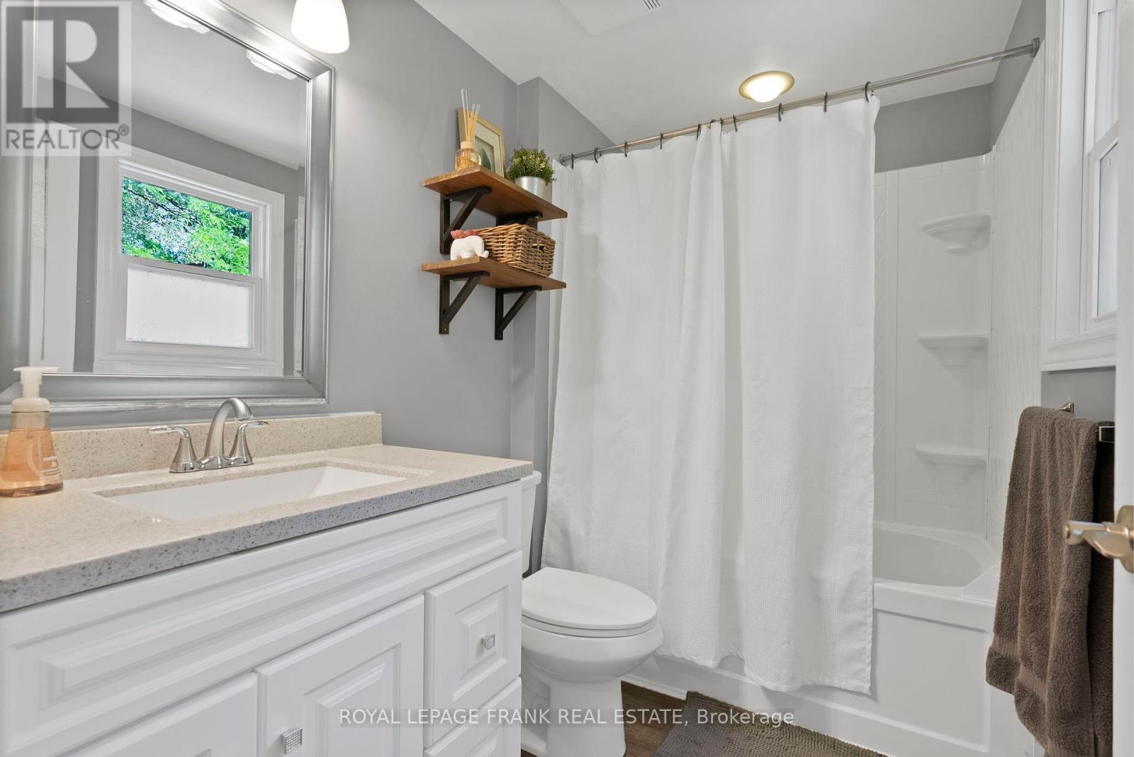 












68 BROOK CRESCENT

,
Georgina (Pefferlaw),




Ontario
L0E1N0

