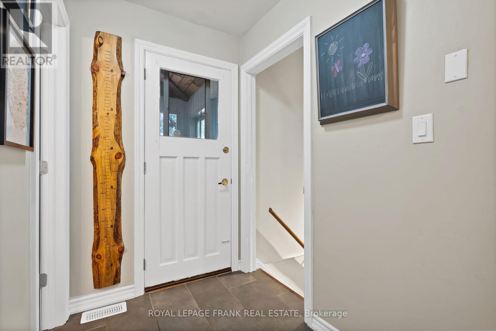 












68 BROOK CRESCENT

,
Georgina (Pefferlaw),




Ontario
L0E1N0

