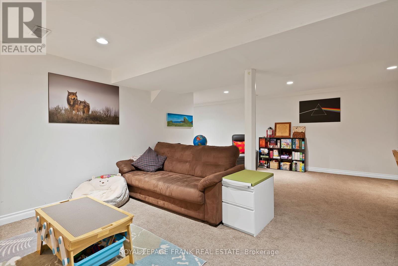












68 BROOK CRESCENT

,
Georgina (Pefferlaw),




Ontario
L0E1N0

