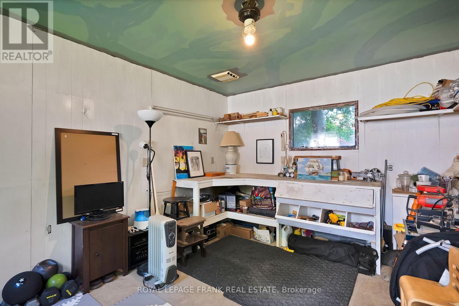 












68 BROOK CRESCENT

,
Georgina (Pefferlaw),




Ontario
L0E1N0

