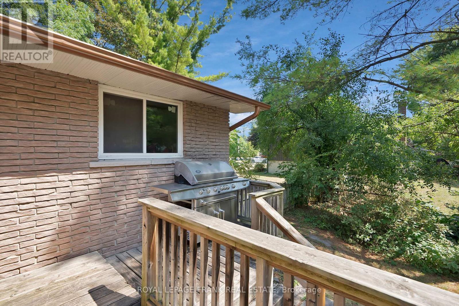 












68 BROOK CRESCENT

,
Georgina (Pefferlaw),




Ontario
L0E1N0


