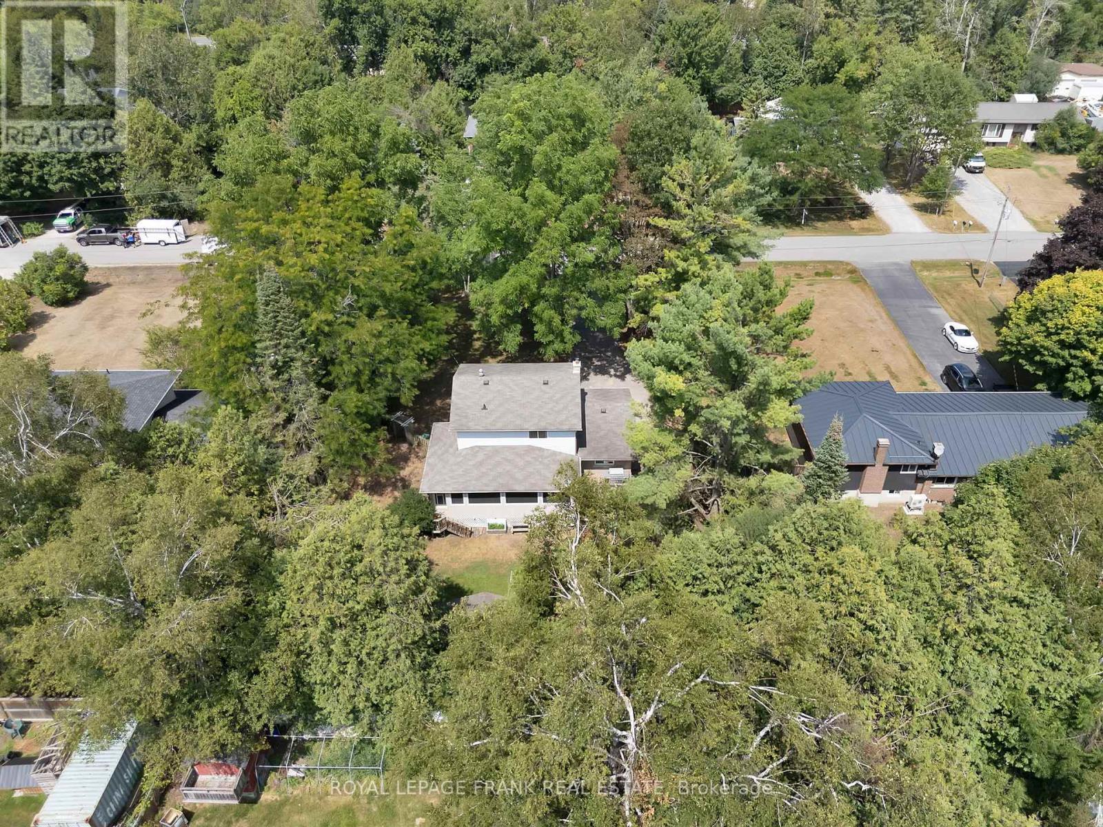 












68 BROOK CRESCENT

,
Georgina (Pefferlaw),




Ontario
L0E1N0

