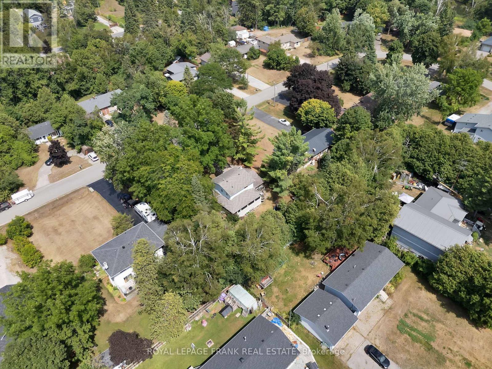 












68 BROOK CRESCENT

,
Georgina (Pefferlaw),




Ontario
L0E1N0

