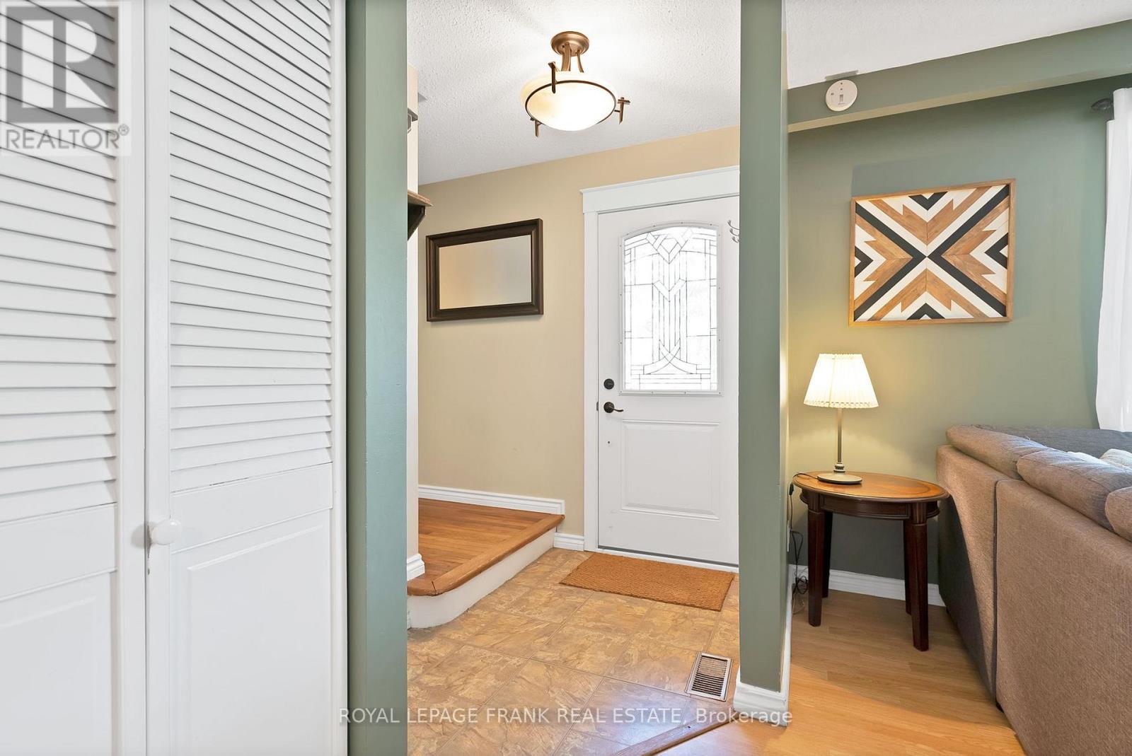 












68 BROOK CRESCENT

,
Georgina (Pefferlaw),




Ontario
L0E1N0

