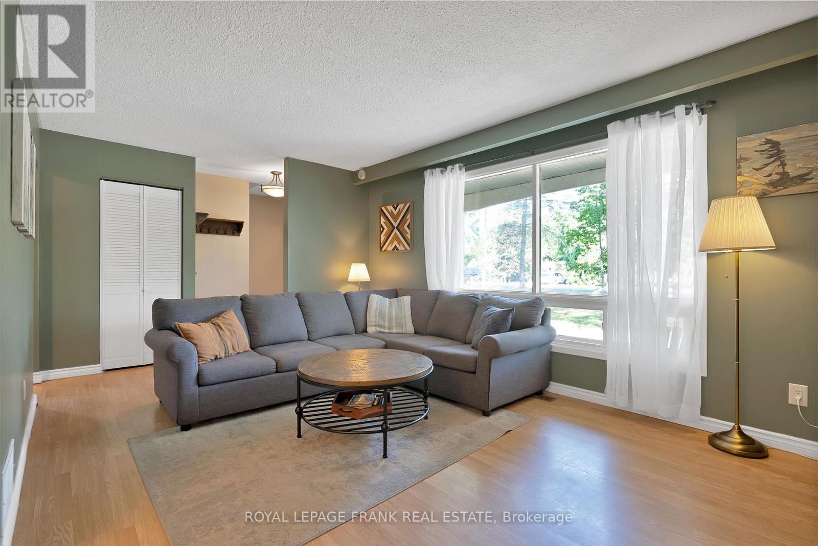 












68 BROOK CRESCENT

,
Georgina (Pefferlaw),




Ontario
L0E1N0

