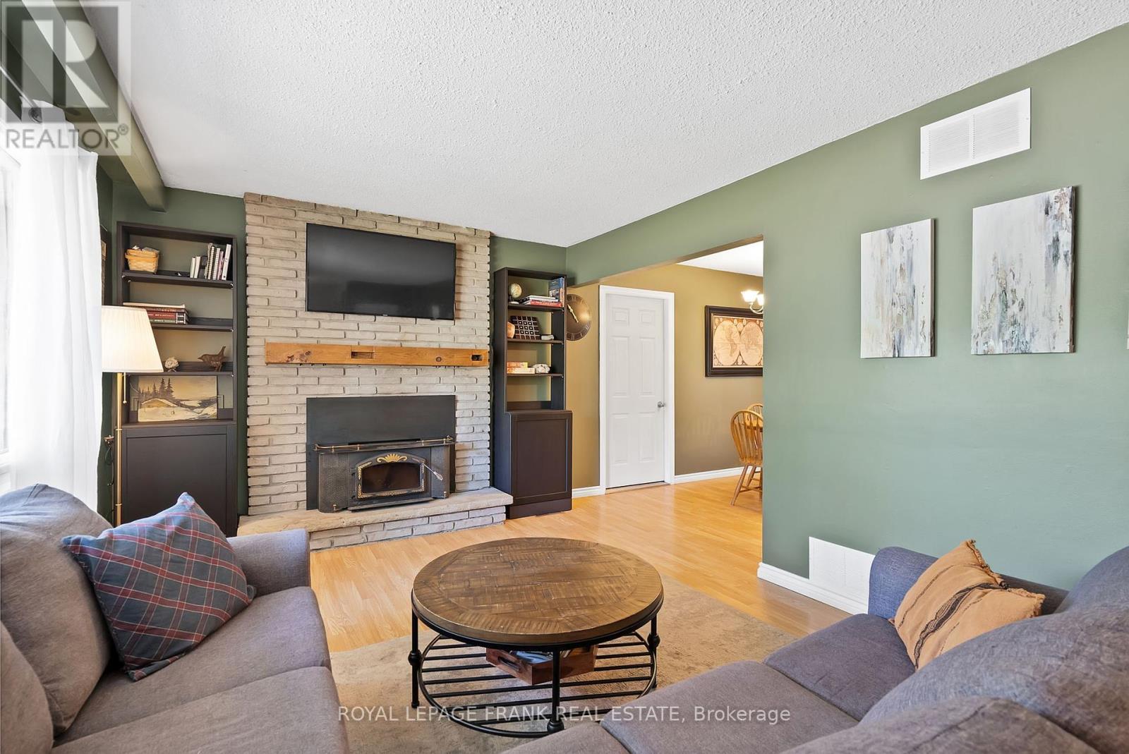 












68 BROOK CRESCENT

,
Georgina (Pefferlaw),




Ontario
L0E1N0

