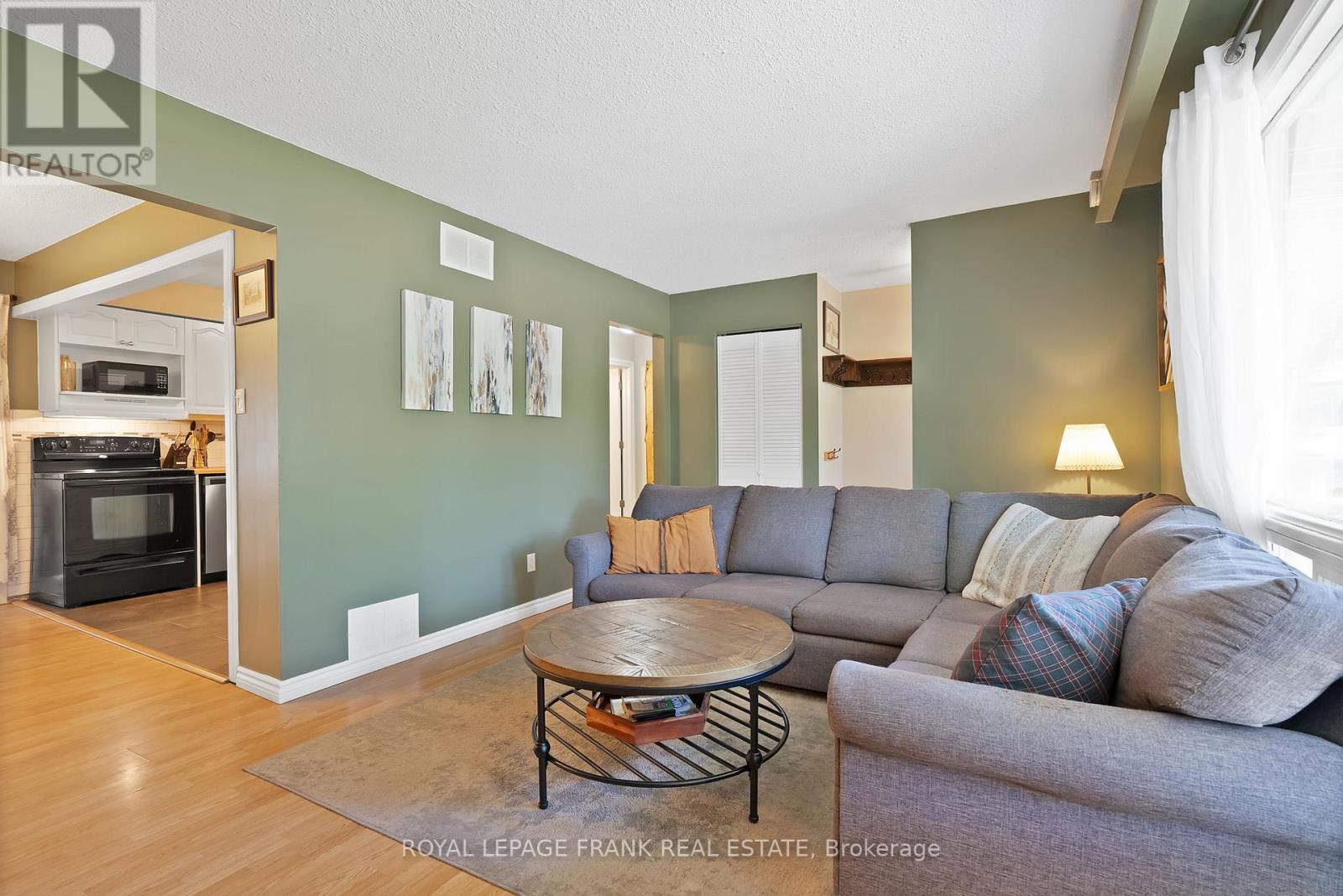 












68 BROOK CRESCENT

,
Georgina (Pefferlaw),




Ontario
L0E1N0

