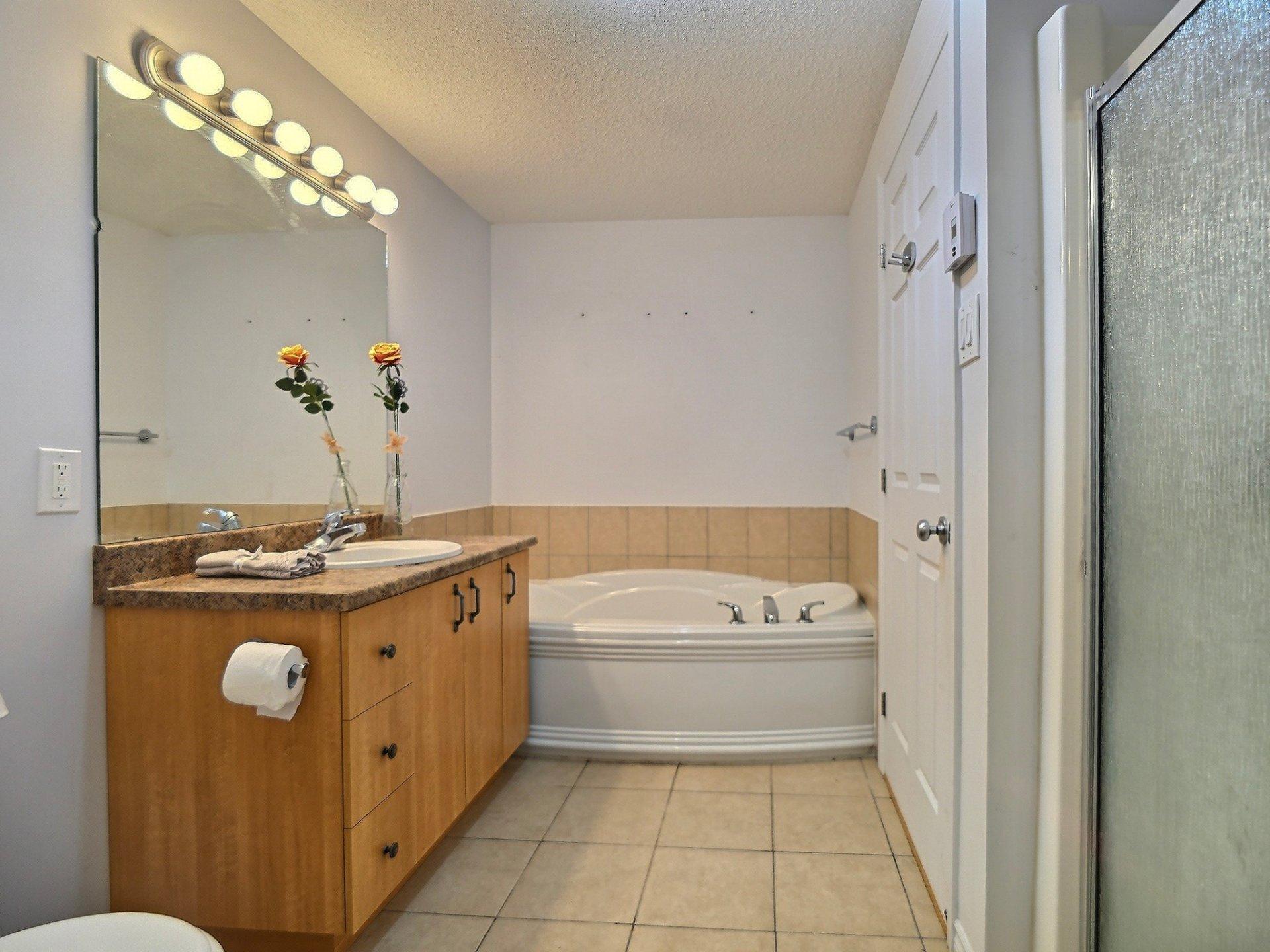 









45


Rue du Colonial

, 202,
Gatineau (Aylmer),




QC
J9H0B1

