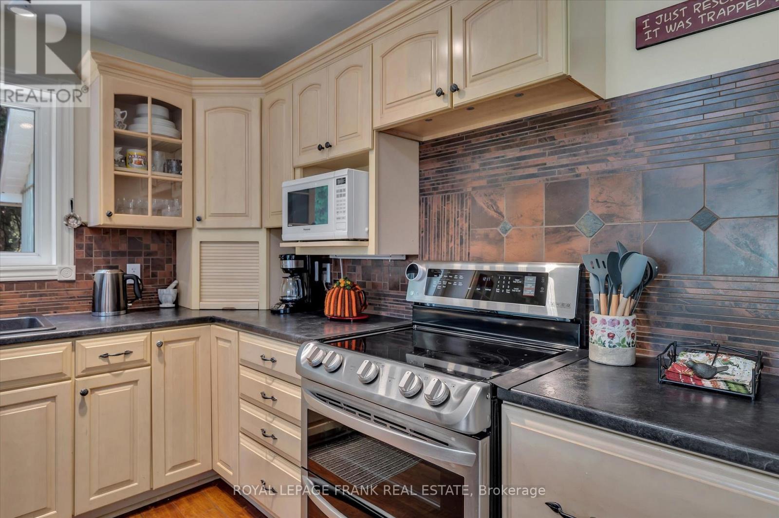 












187 RIVER LANE

,
Douro-Dummer,




Ontario
K0L3A0

