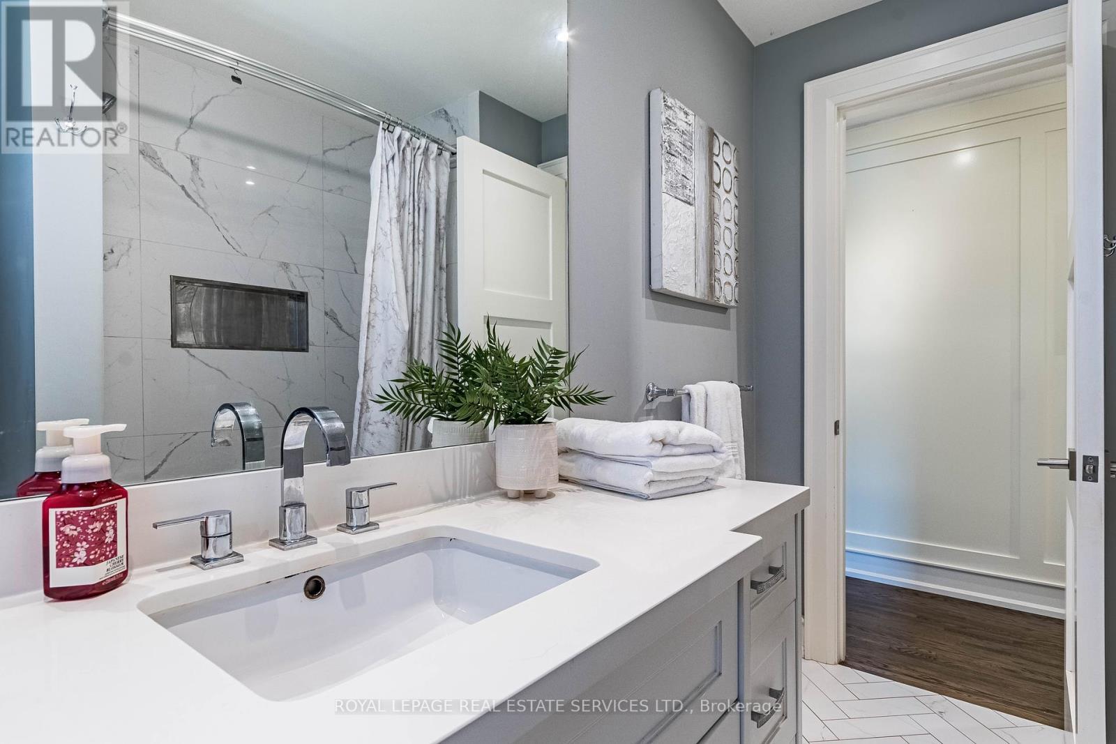 












42 GLEN AGAR DRIVE

,
Toronto,




Ontario
M9B5L9

