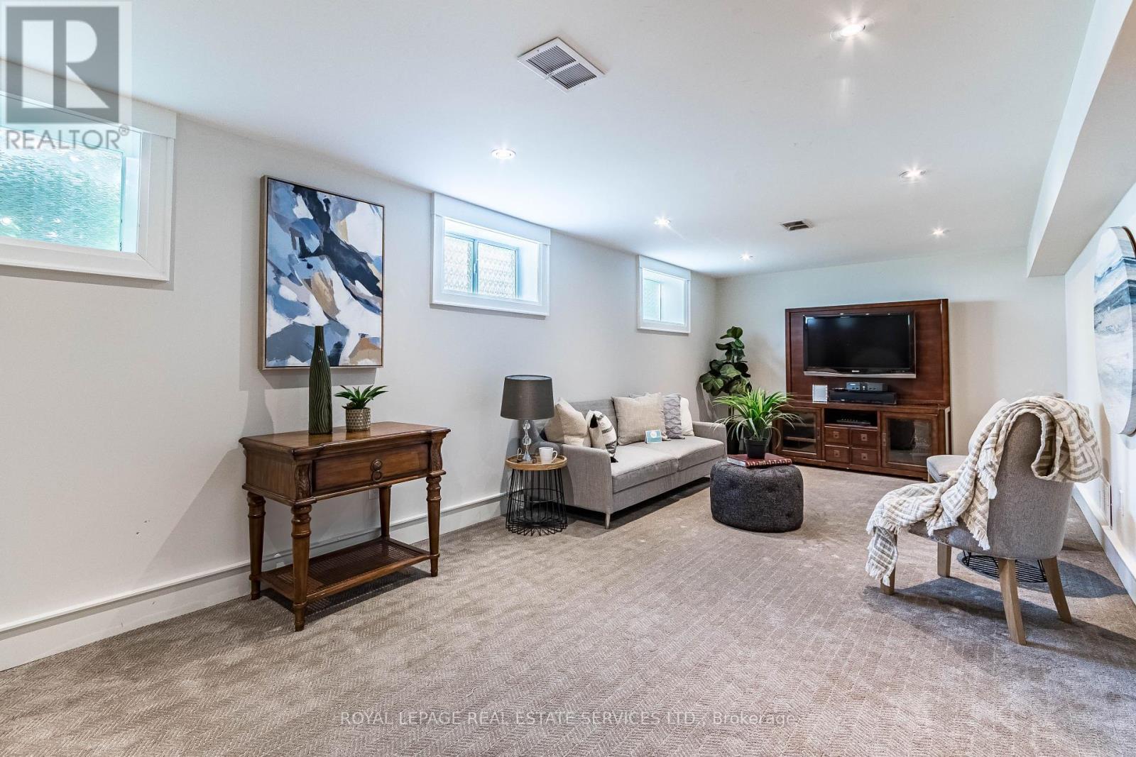 












42 GLEN AGAR DRIVE

,
Toronto,




Ontario
M9B5L9

