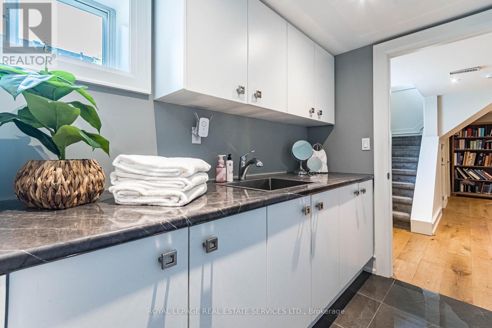 












42 GLEN AGAR DRIVE

,
Toronto,




Ontario
M9B5L9

