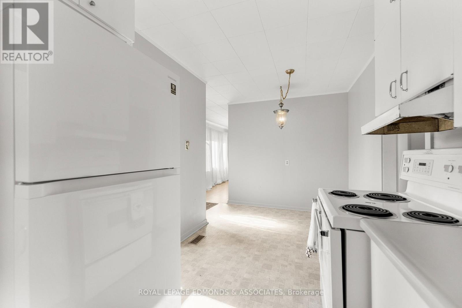 












56 HENRY STREET

,
Killaloe, Hagarty and Richards,




Ontario
K0J2A0

