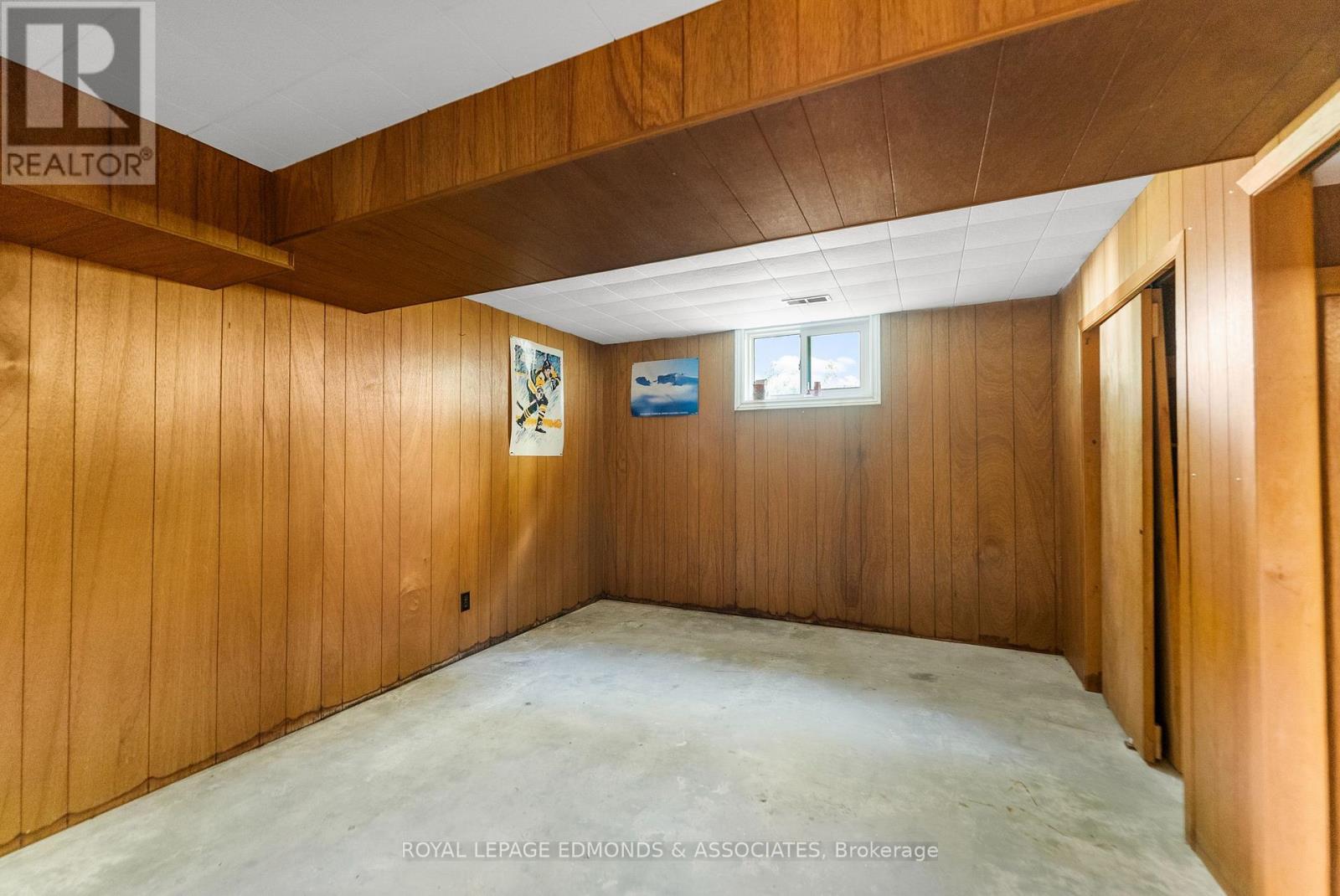












56 HENRY STREET

,
Killaloe, Hagarty and Richards,




Ontario
K0J2A0

