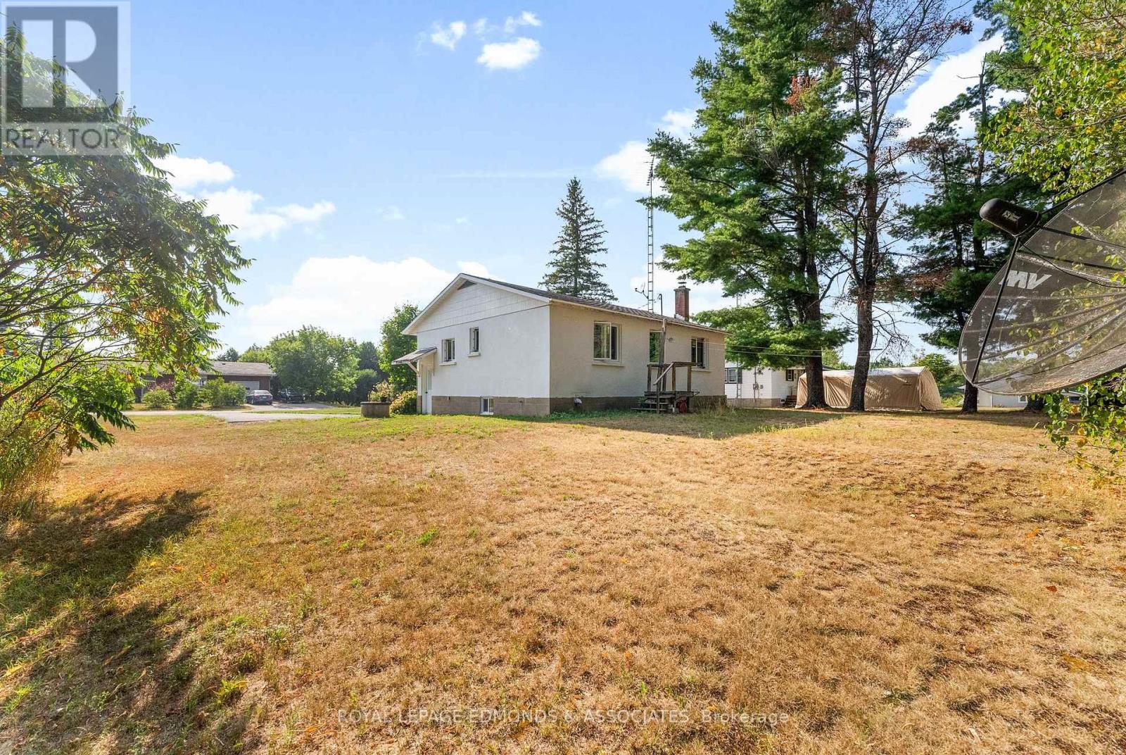 












56 HENRY STREET

,
Killaloe, Hagarty and Richards,




Ontario
K0J2A0

