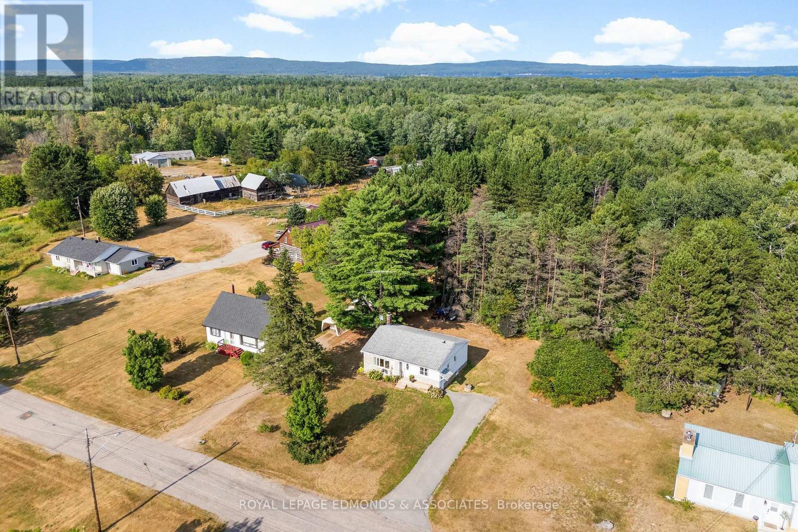 












56 HENRY STREET

,
Killaloe, Hagarty and Richards,




Ontario
K0J2A0

