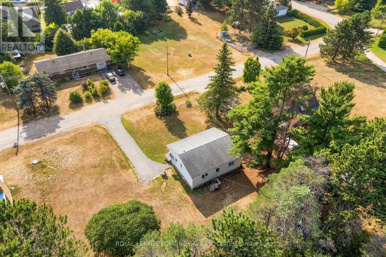 












56 HENRY STREET

,
Killaloe, Hagarty and Richards,




Ontario
K0J2A0

