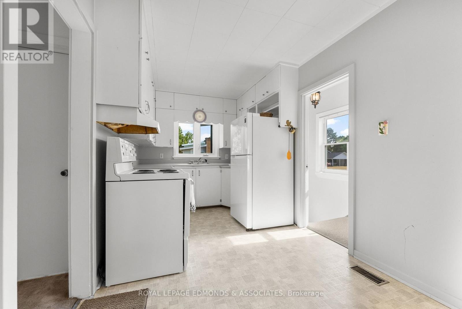 












56 HENRY STREET

,
Killaloe, Hagarty and Richards,




Ontario
K0J2A0

