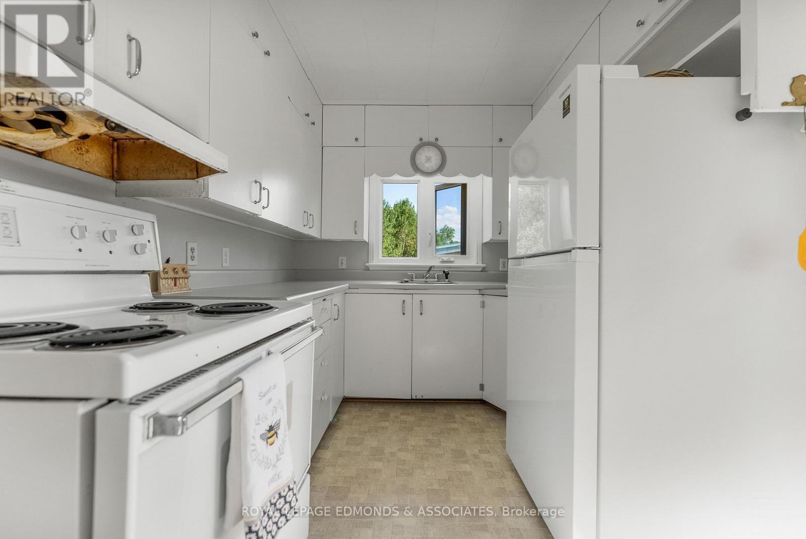 












56 HENRY STREET

,
Killaloe, Hagarty and Richards,




Ontario
K0J2A0

