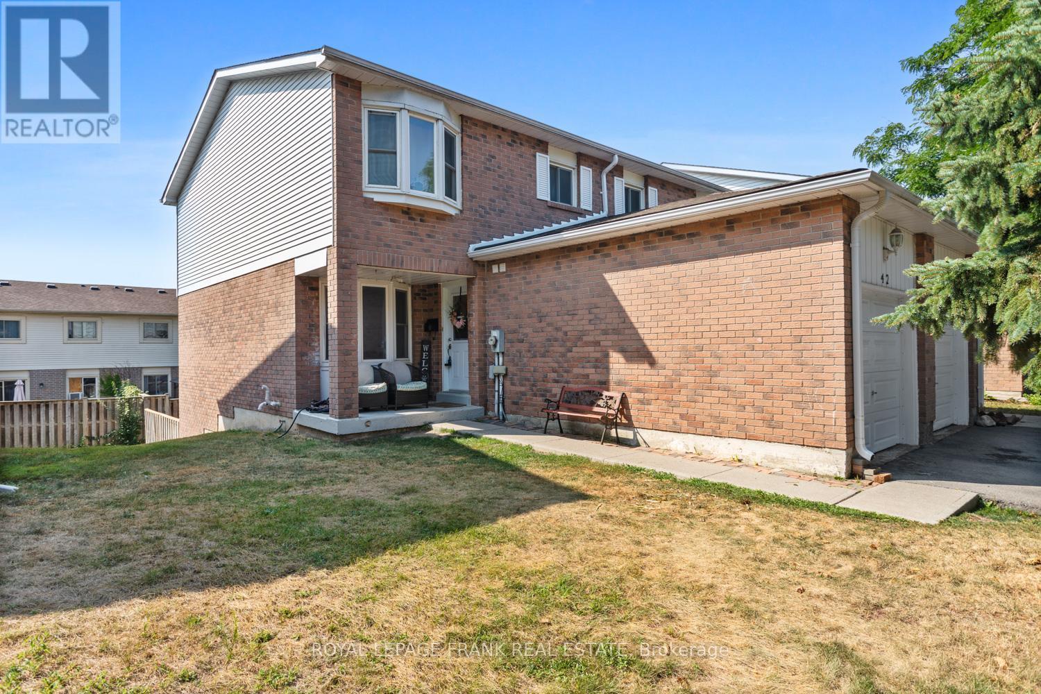 












42 - 700 HARMONY ROAD N

,
Oshawa (Pinecrest),




Ontario
L1K1S2

