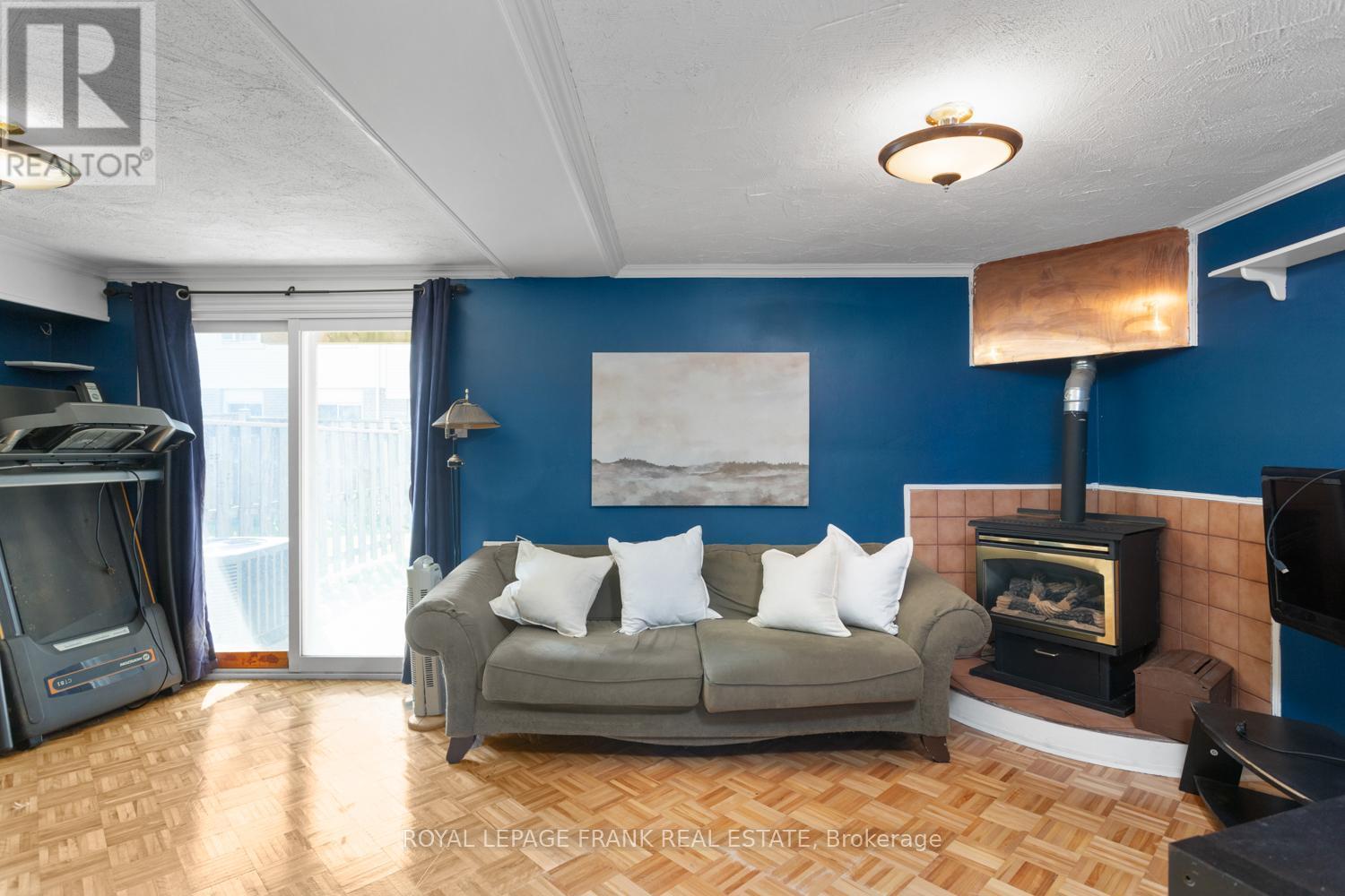 












42 - 700 HARMONY ROAD N

,
Oshawa (Pinecrest),




Ontario
L1K1S2

