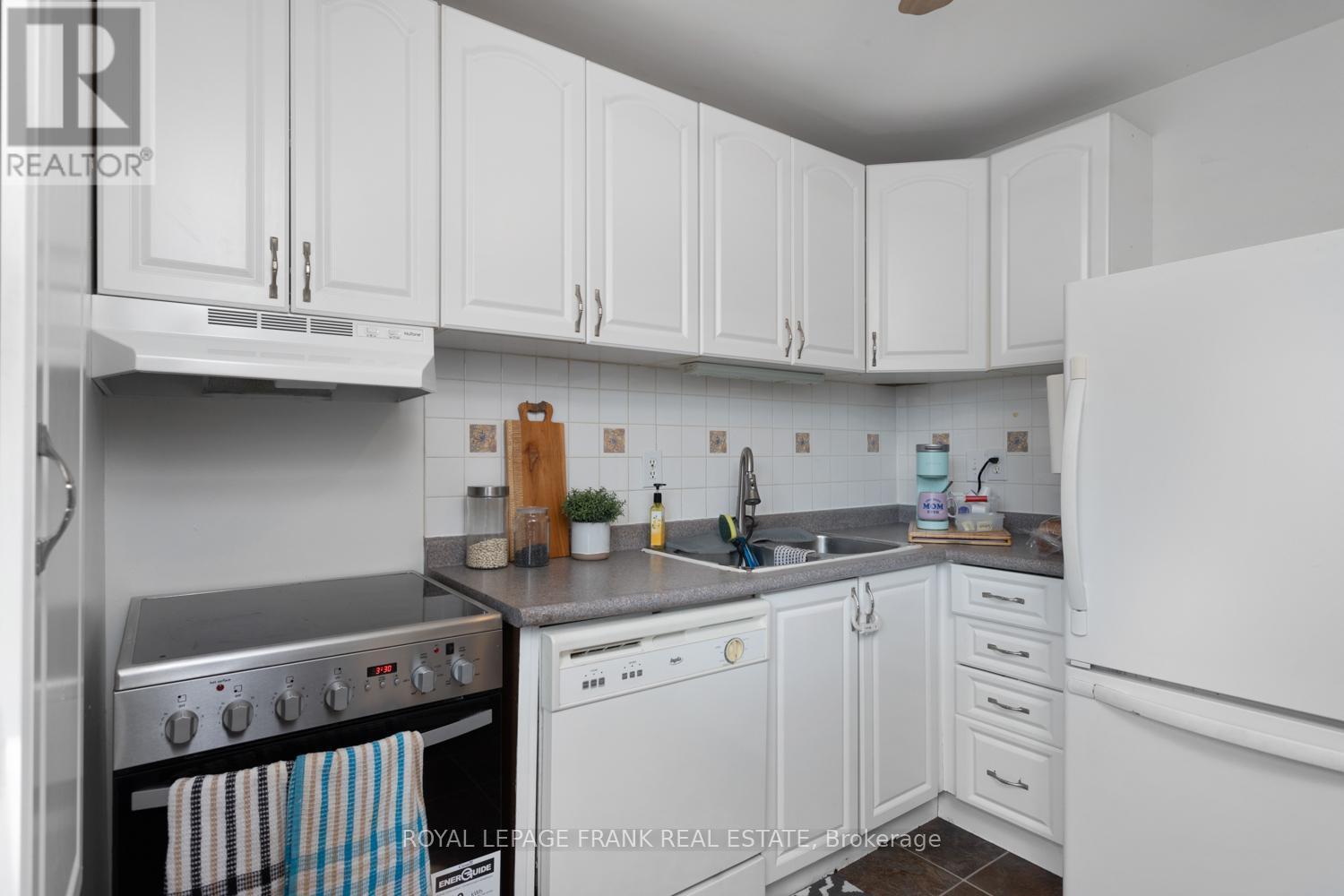 












42 - 700 HARMONY ROAD N

,
Oshawa (Pinecrest),




Ontario
L1K1S2

