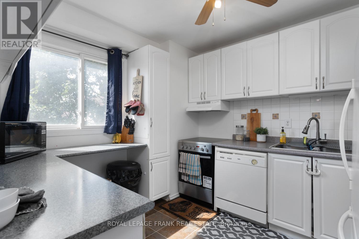 












42 - 700 HARMONY ROAD N

,
Oshawa (Pinecrest),




Ontario
L1K1S2

