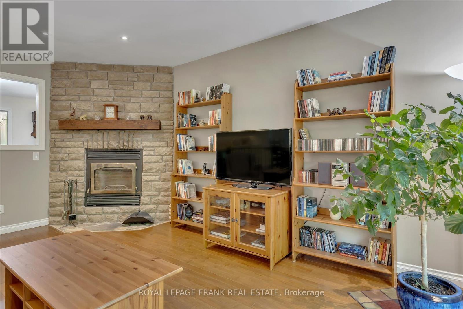 












24 DEER AVENUE

,
Cavan Monaghan (Cavan Twp),




Ontario
L0A1G0

