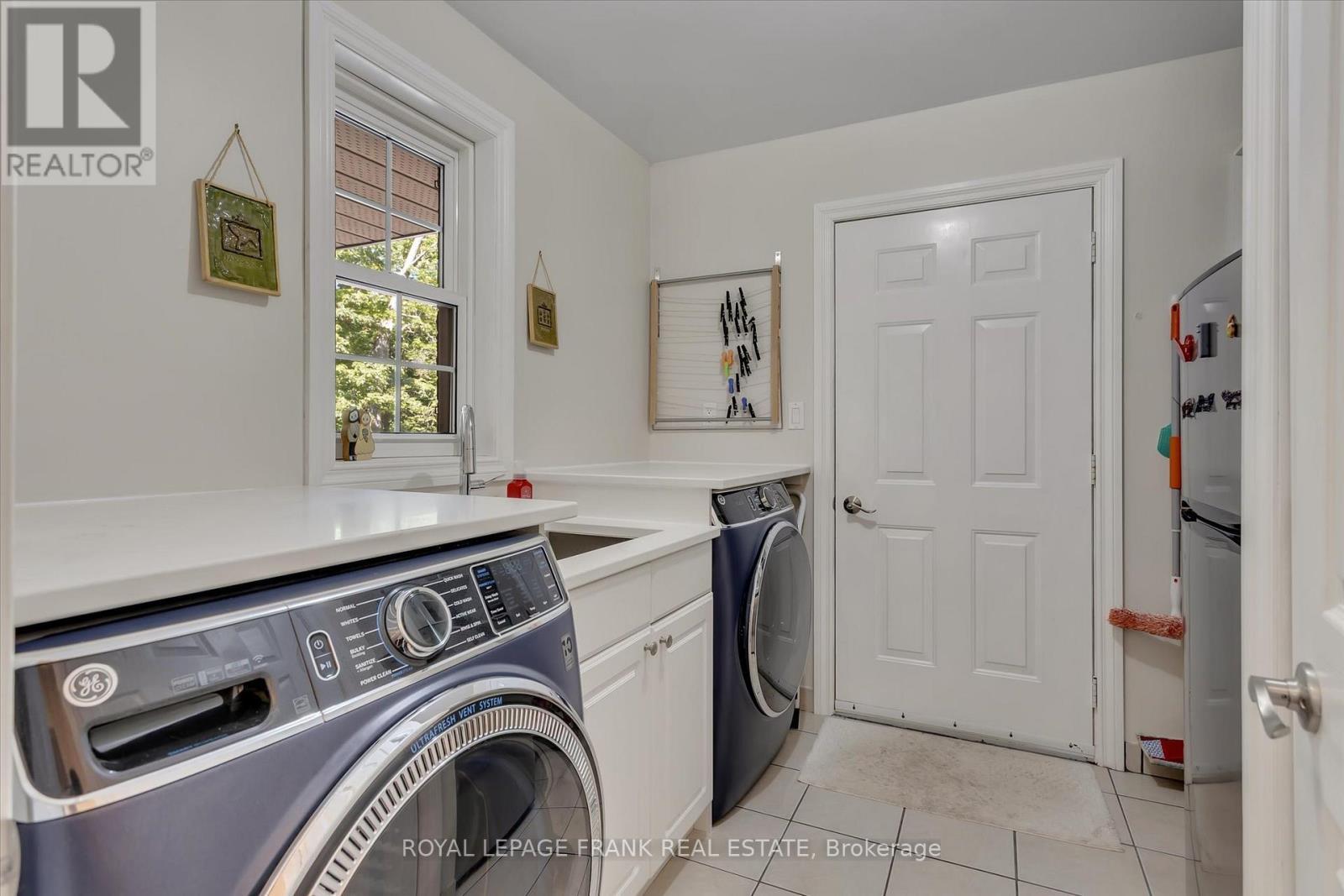 












24 DEER AVENUE

,
Cavan Monaghan (Cavan Twp),




Ontario
L0A1G0


