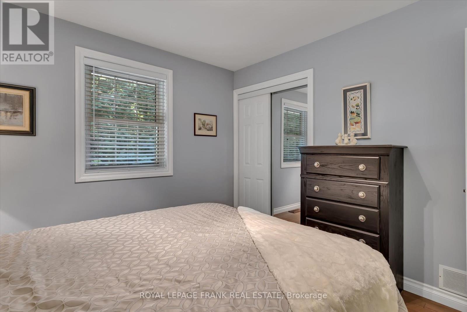 












24 DEER AVENUE

,
Cavan Monaghan (Cavan Twp),




Ontario
L0A1G0

