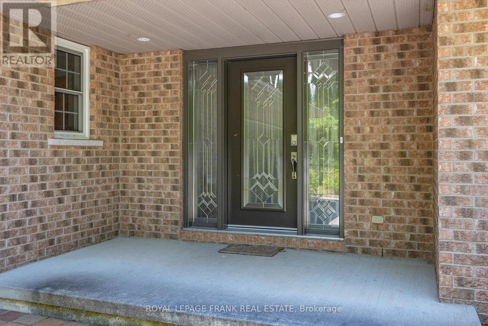 












24 DEER AVENUE

,
Cavan Monaghan (Cavan Twp),




Ontario
L0A1G0

