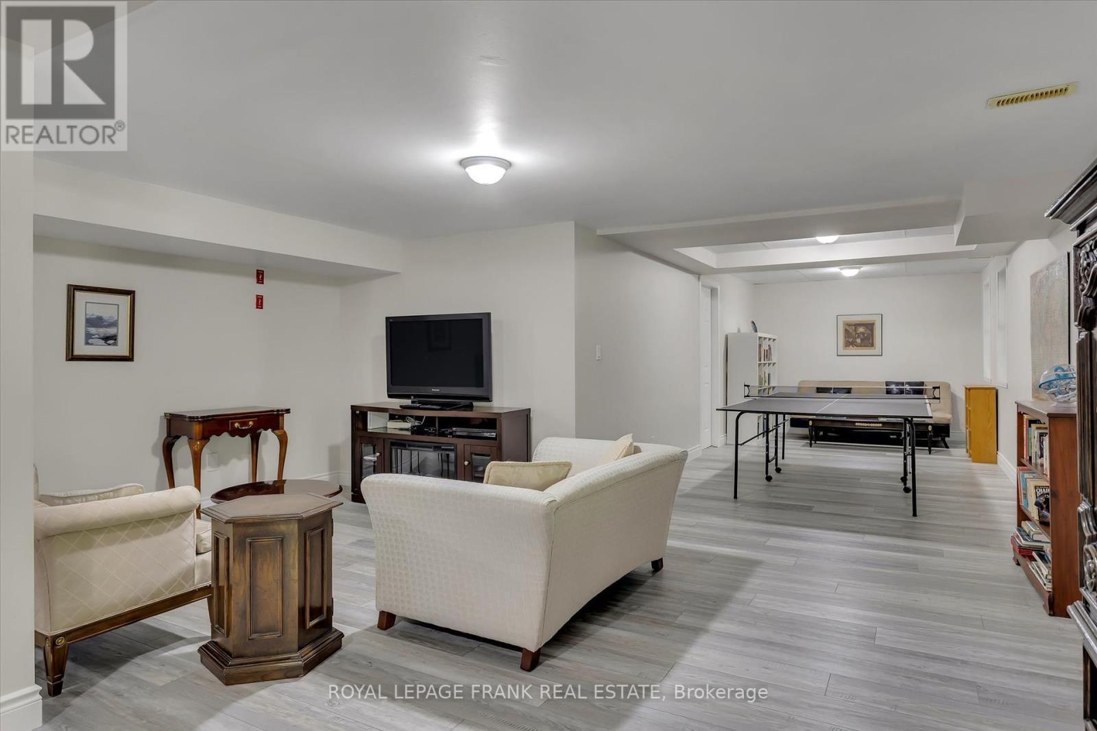 












24 DEER AVENUE

,
Cavan Monaghan (Cavan Twp),




Ontario
L0A1G0

