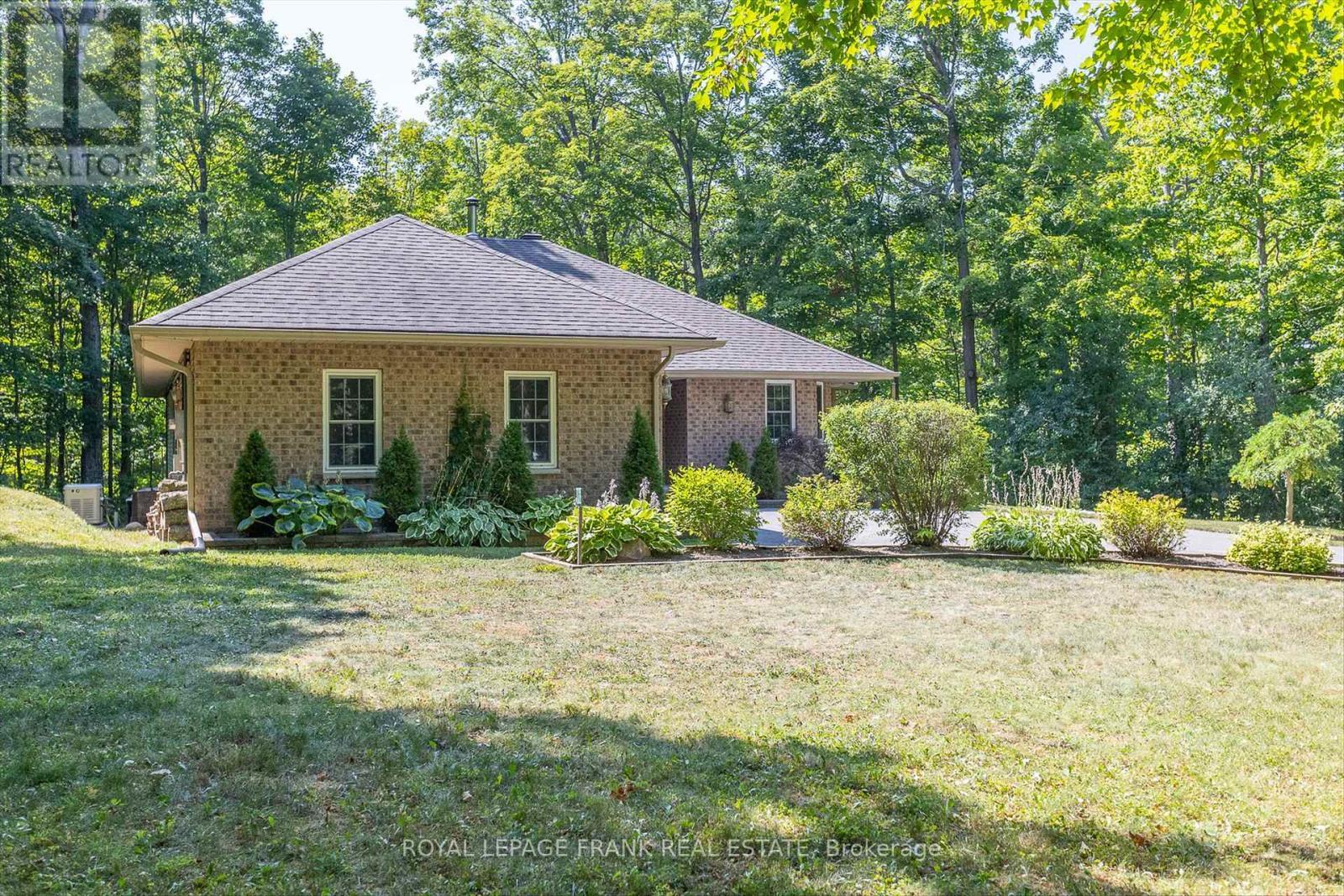 












24 DEER AVENUE

,
Cavan Monaghan (Cavan Twp),




Ontario
L0A1G0

