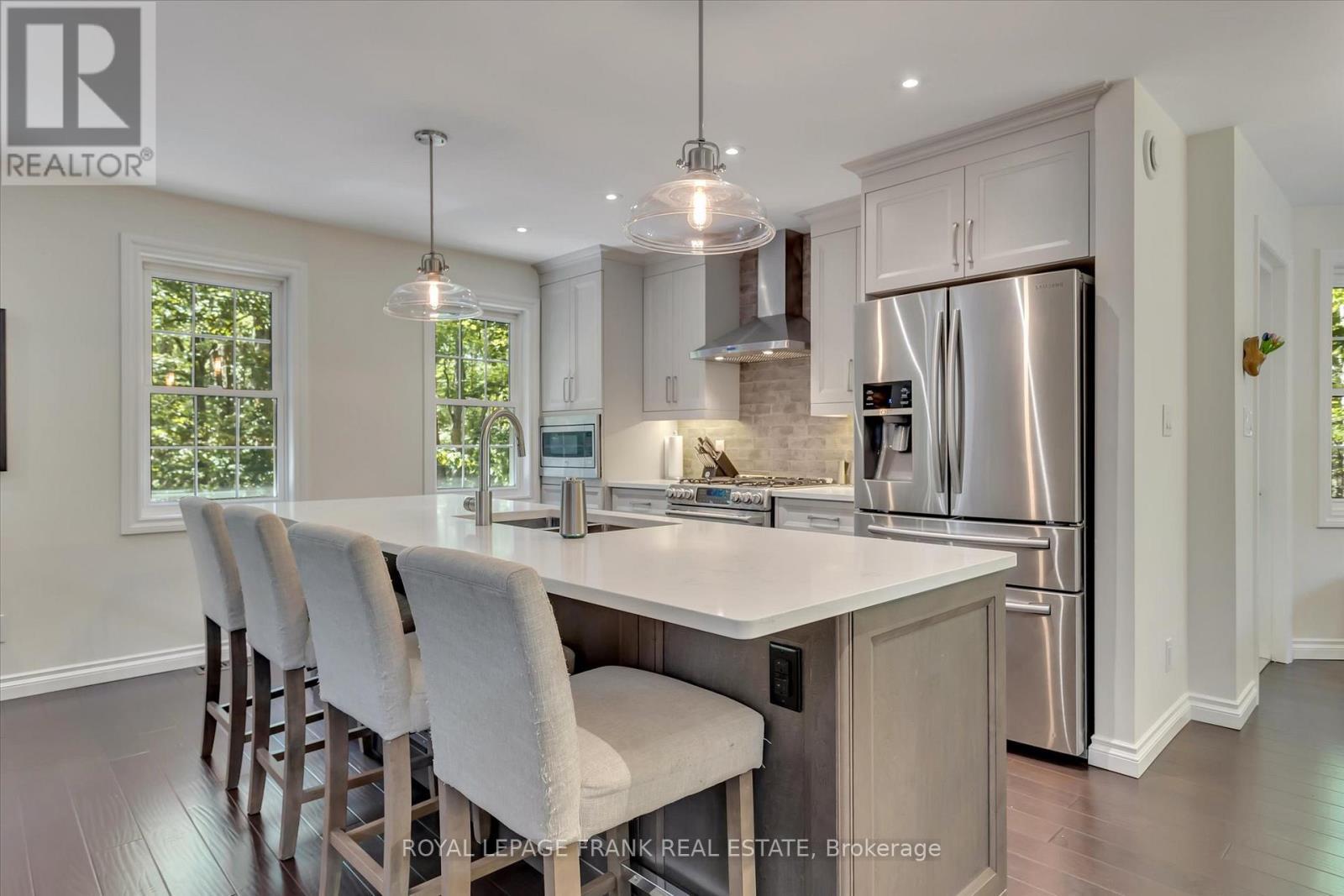 












24 DEER AVENUE

,
Cavan Monaghan (Cavan Twp),




Ontario
L0A1G0

