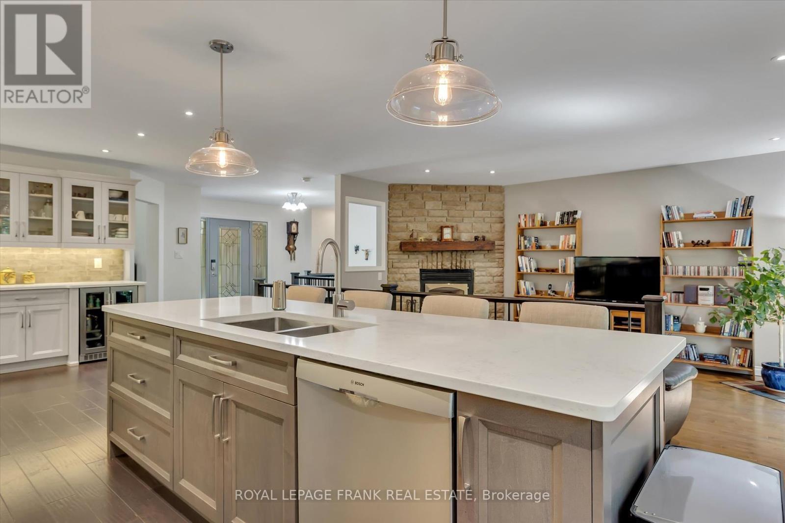 












24 DEER AVENUE

,
Cavan Monaghan (Cavan Twp),




Ontario
L0A1G0

