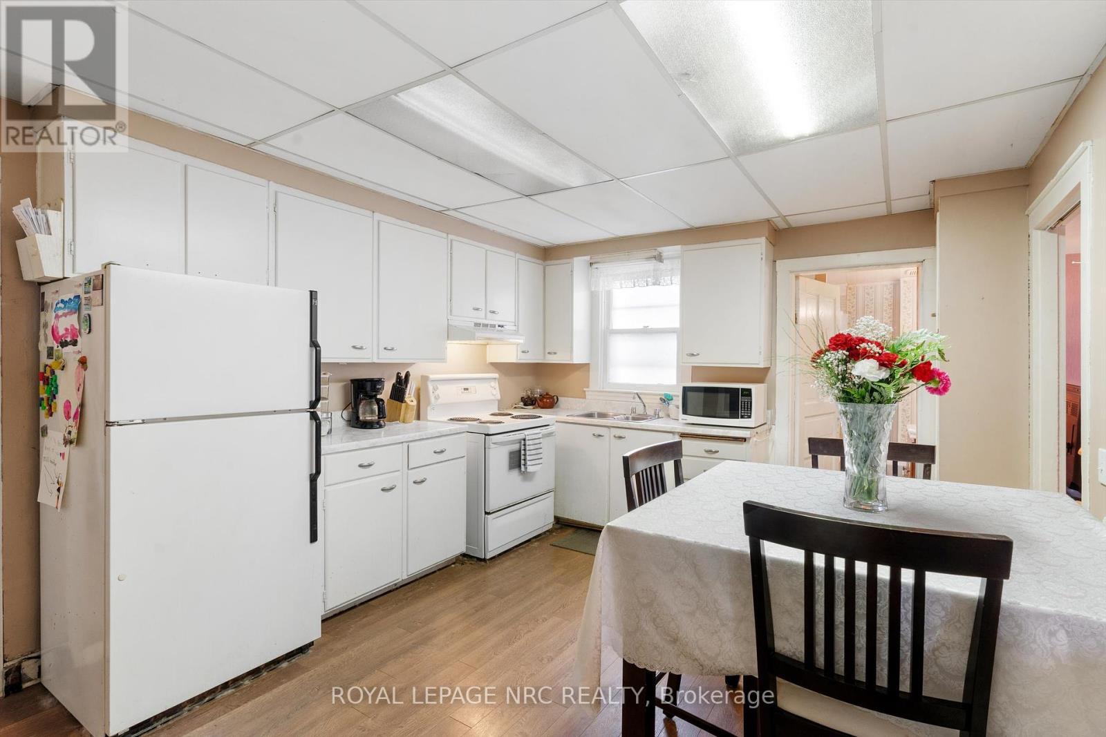 












154 DALHOUSIE AVENUE

,
St. Catharines (Port Dalhousie),




Ontario
L2N4X7

